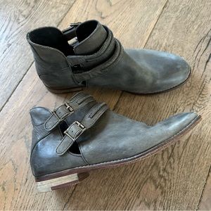 FREE PEOPLE gray leather  double buckle city bootie womens 39 / 8.5